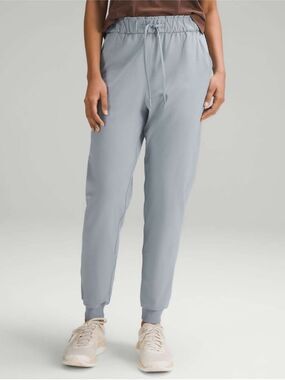 Lululemon Stretch High-Rise Jogger *Full Length
Chambray Size 10